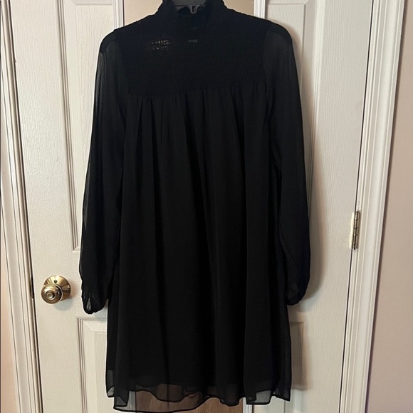 H&M Dresses & Skirts - H&M Classic Black Long Sleeve Dress